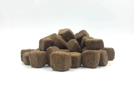 OEM de supplément de vitamine d'aliments pour chiens de mastication de nutrition de manteau de peau