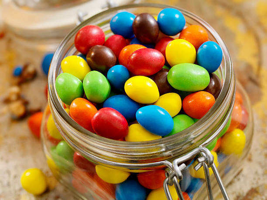 Bonbons enrobés de chocolat halal à faible teneur en gras trans
