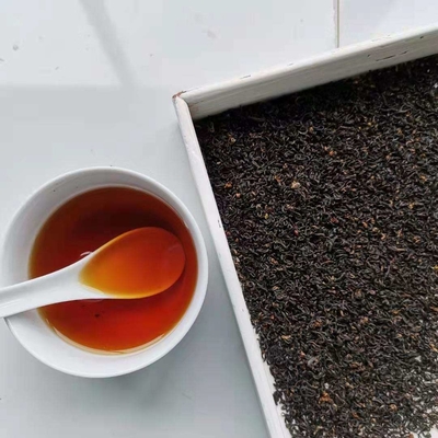 Remplacement sain de feuilles organiques naturelles pour le thé noir d'Osmanthus de thé