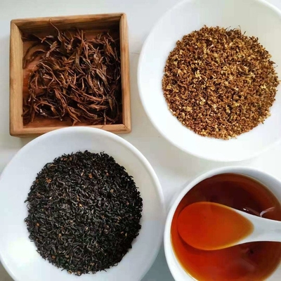 Remplacement sain de feuilles organiques naturelles pour le thé noir d'Osmanthus de thé